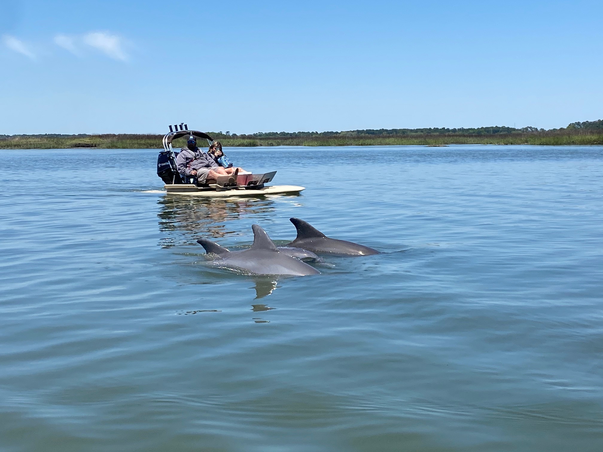 a small boat in a body of water